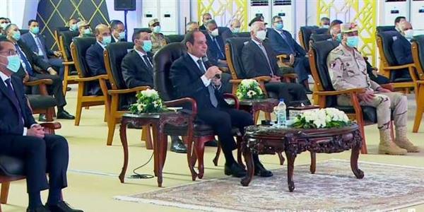الرئيس السيسي يداعب وزير الكهرباء: «مش ممكن اللي بتعمله فينا»
