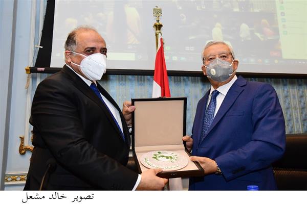 رئيس «النواب» يتسلم درع منتدى البرلمانيين العرب للسكان والتنمية