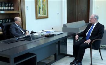   الرئيس اللبناني يبحث مع وزير الدفاع المستجدات السياسية الأخيرة في البلاد