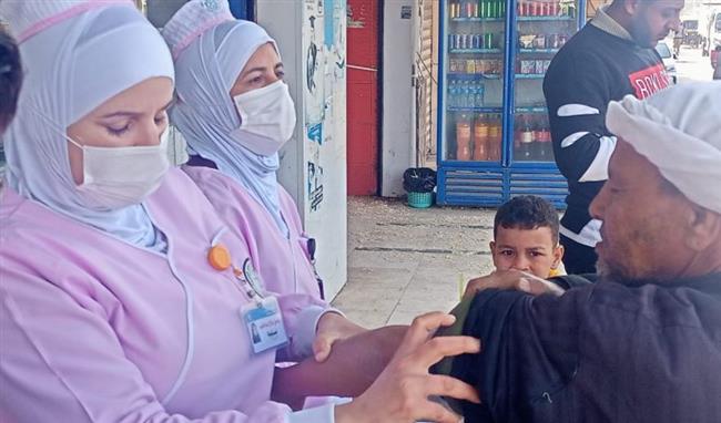 جامعة جنوب الوادى تنظم قافلة طبية بيطرية بقرية العمرة 