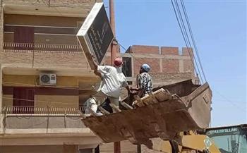 إزالة  ٢٠ إعلان  مخالف من شوارع حي وسط الاسكندرية 