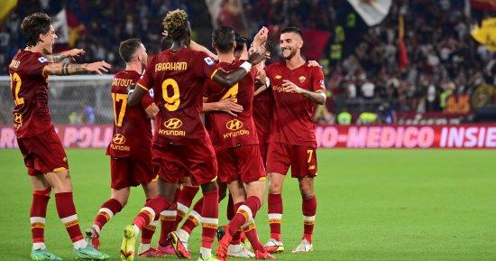 روما يفوز على لاتسيو بثلاثية نظيفة فى الدورى الإيطالى