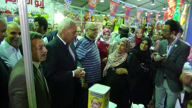 محافظ السويس يفتتح معرض «أهلا رمضان» بتخفيضات 30%