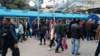 سقوط لوح معدني من كوبري بالحلمية تسبب في قطع الشبكة الهوائية لمترو الأنفاق