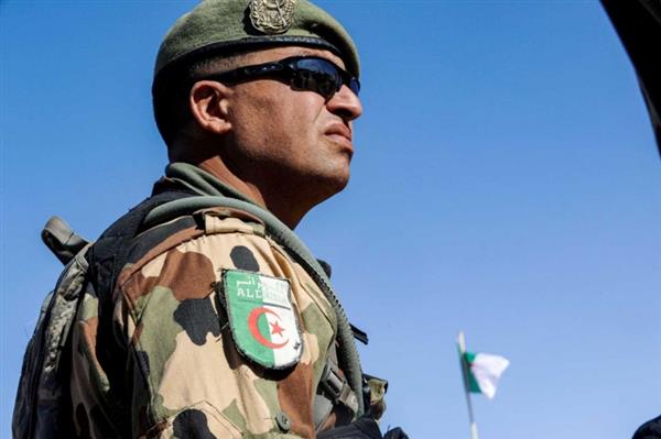 الجيش الجزائرى يعلن استشهاد ٣ من أفراده خلال اشتباك مع إرهابيين