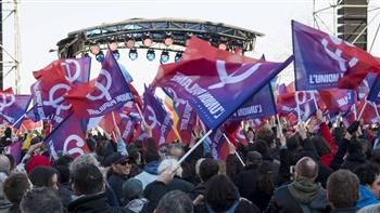   100 ألف يحتشدون لدعم اليساري الفرنسي ميلونشون في باريس قبل الانتخابات الرئاسية