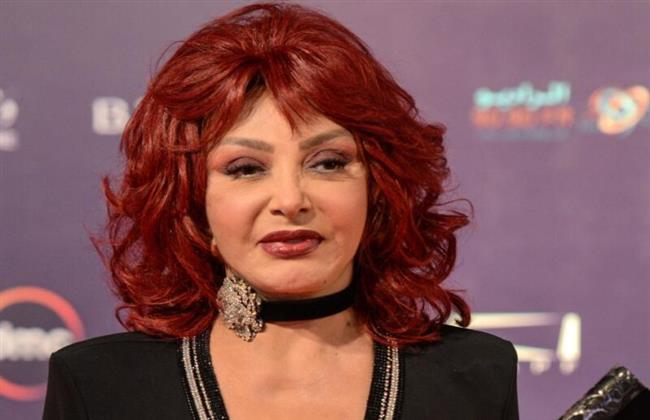 «حبايبى».. نبيلة عبيد تهنئ الأمهات في عيدهن