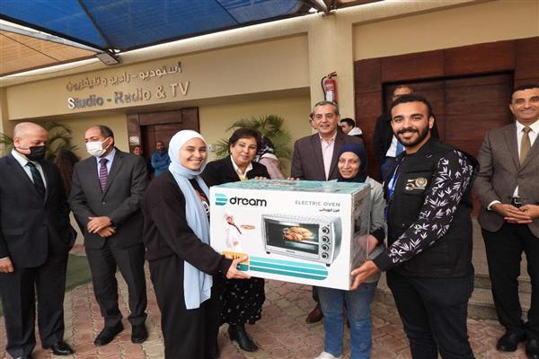 الأكاديمية العربية تحتفل بعيد الأم وتكرم عدداً من الأمهات المثاليات