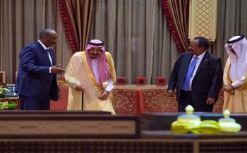   رئيس مجلس السيادة السوداني يبحث مع خادم الحرمين الشريفين العلاقات الثنائية