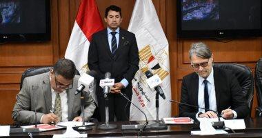 وزير الرياضة يشهد بروتوكول تعاون بين «الدولي للسباحة» و«الأوليمبية الإفريقية»