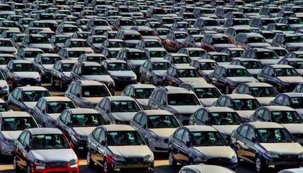 بعد ارتفاع الدولار.. إيقاف بيع السيارات حتى وضع الأسعار الجديدة