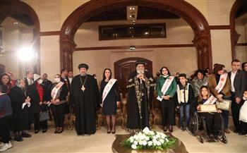 البابا تواضروس يكرم إيمان كريم بجائزة الأم المثالية