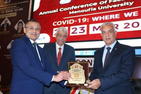 رئيس جامعة المنوفية يفتتح فعاليات مؤتمر كلية الطب السنوى السابع والعشرين ويكرم المتميزين