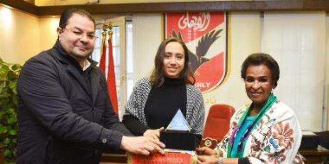 المدير التنفيذي للأهلي يستقبل رئيسة نادي سلوي الرياضي الكويتي