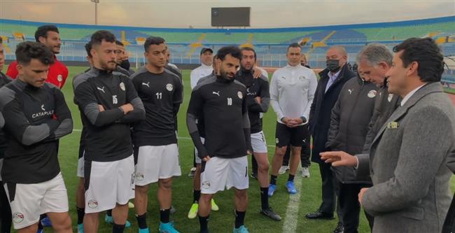 وزير الرياضة يوجه رسائل تحفيزية للاعبى المنتخب قبل مواجهة السنغال 
