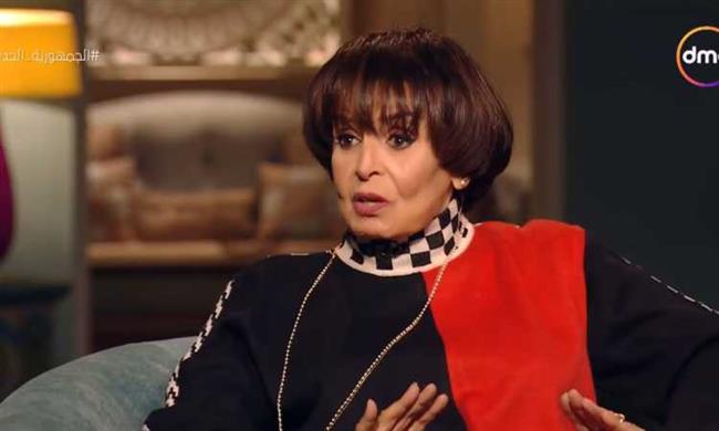 سميرة أحمد: أعلنت مزادا لبيع بعض ملابسى