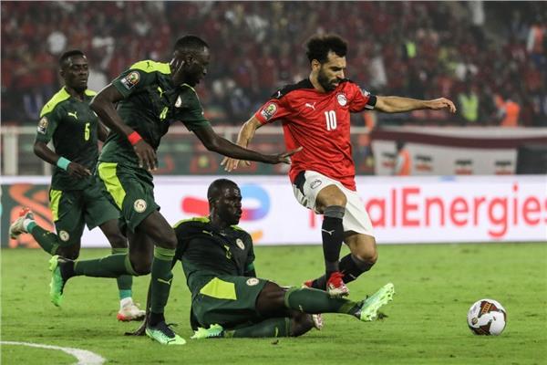 «شاشة عرض» بممشى أهل السويس لإذاعة مباراة مصر والسنغال 