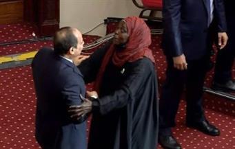 الحاجة مكة تكشف تفاصيل حديثها مع الرئيس السيسي.. فيديو