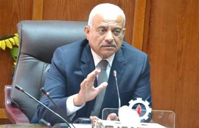 محافظ السويس يسعي جاهدا لاسعاد أهل المحافظة 