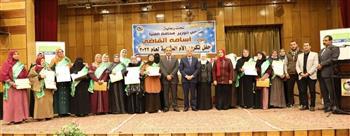 محافظ المنيا يكرم الأمهات المثاليات على مستوى المحافظة والديوان العام