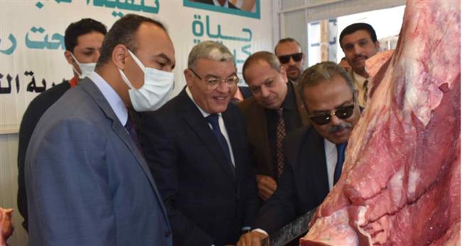 محافظ المنيا يفتتح منفذا لبيع اللحوم المدعمة 