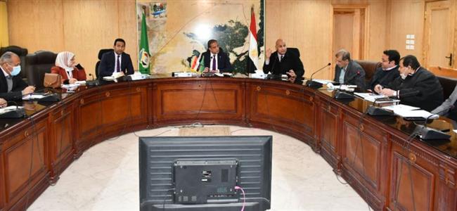 محافظ الفيوم ورئيس جهاز تعمير القاهرة يتابعان مشروعات «حياة كريمة»