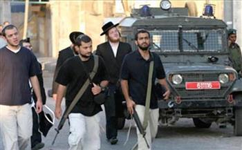   مُستوطنون إسرائيليون يتلفون سيارات بالشيخ جراح وحرق أجزاء من مسجد في نابلس