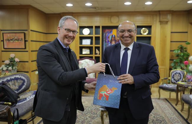 جامعة المنصورة تستقبل السفير السويدي بالقاهرة