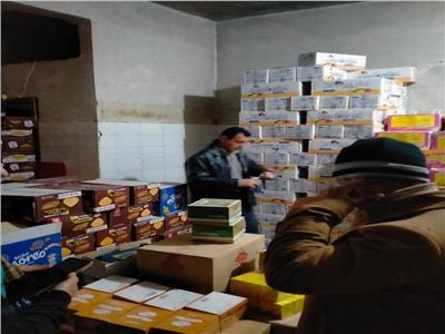 ضبط مخزن لتعبئة أسمدة ومغذيات زراعية سائلة بدون ترخيص بالمنيا 