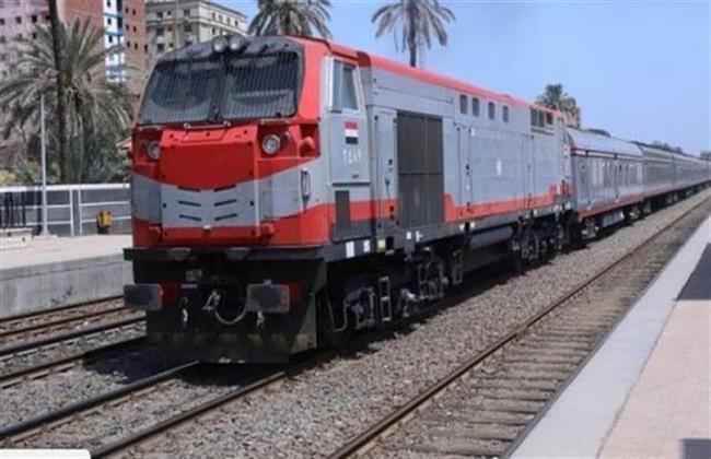العناية الإلهية تُنقذ مواطنا من الموت أسفل عجلات قطار بسوهاج