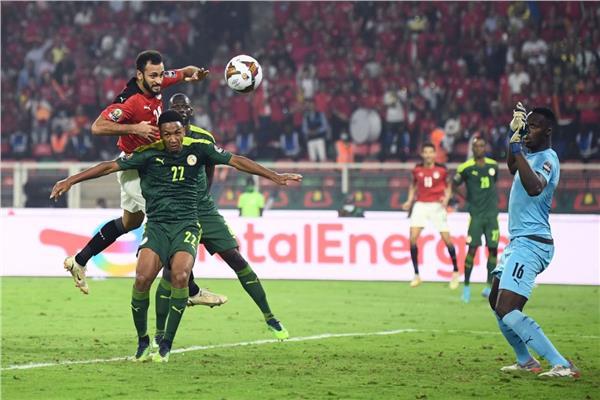 محلل رياضي: محمد صلاح قام بأداء 3 أدوار أمام السنغال.. فيديو 