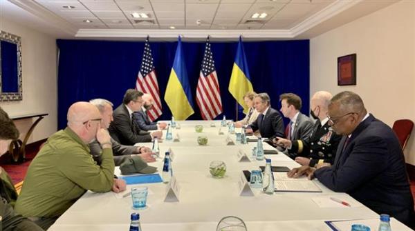 وزيرا الخارجية والدفاع الأوكرانيان يلتقيا نظيريهما الأمريكيين في بولندا