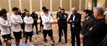 وزير الرياضة يلتقى لاعبى منتخب مصر قبل السفر إلى السنغال