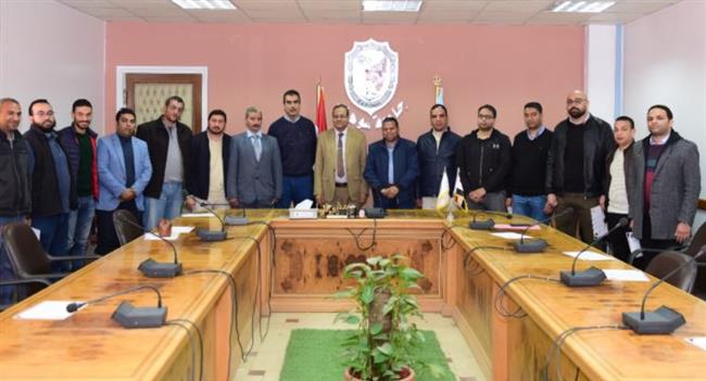 رئيس جامعة سوهاج يكرم فريق عمل شبكة المعلومات ويشيد بجهودهم المميزة  