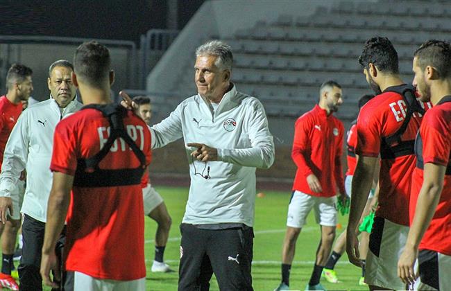 محاضره فنية لـ كيروش قبل انطلاق المران الصباحى 