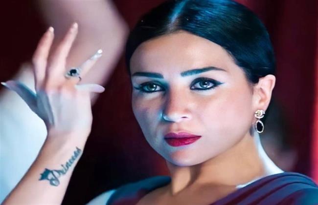 الفنانة مي عز الدين تروج لمسلسلها الرمضاني «جزيرة غمام» بزي الغجر