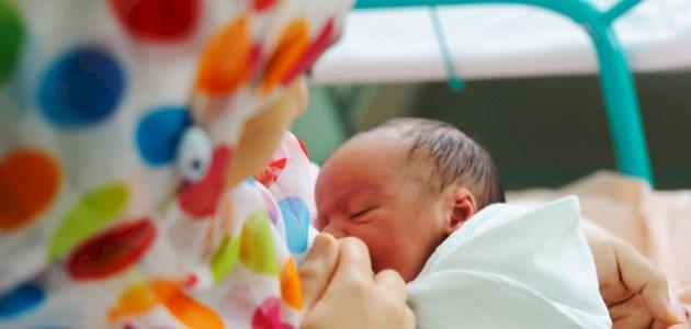 مازلت فى أشهر الرضاعة فما حكم الصيام فى رمضان .. الإفتاء توضح