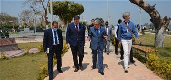   محافظ المنيا يستقبل السفير البلجيكي ويصطحبه في جولة على كورنيش النيل