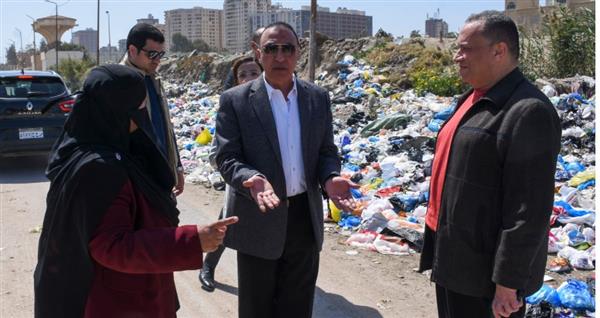 محافظ الإسكندرية يأمر بوقف مسئولي الرصد البيئي بحي المنتزة ثان