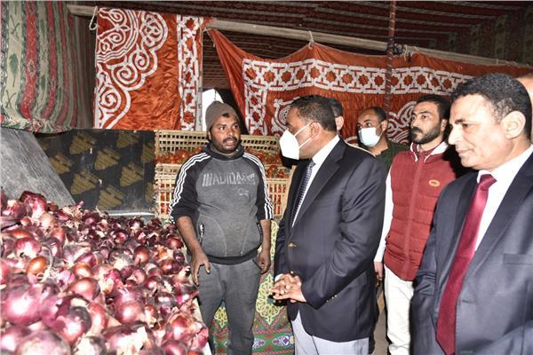 محافظ مطروح يفتتح معرض «أهلًا رمضان» بمنطقة علم الروم