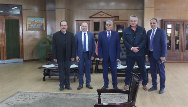 رئيس جامعة جنوب الوادي يستقبل لجنة قطاع كليات طب الفم والأسنان   