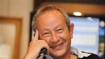 نجيب ساويرس يرد على فيديو الدولارات المفبرك.. ويطلب من والدته الدعاء لمنتخب مصر