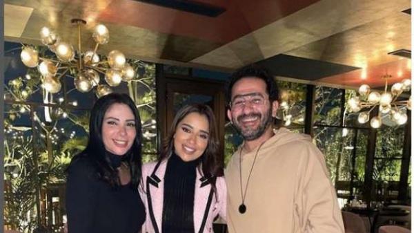 بلقيس تنشر صورتها مع الثنائي أحمد حلمي ومني زكي «بحبكم جدا»