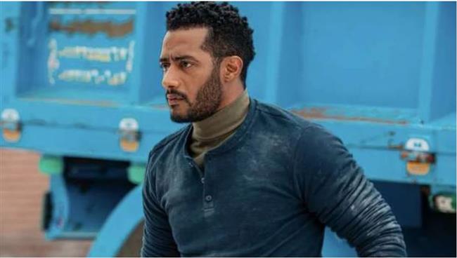 محمد رمضان  يروج لـ «المشوار»  بالأبيض والأسود