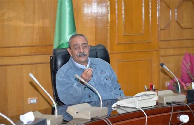 محافظ الإسماعيلية يناقش خطة انشاء الطرق والرصف بالمحافظة