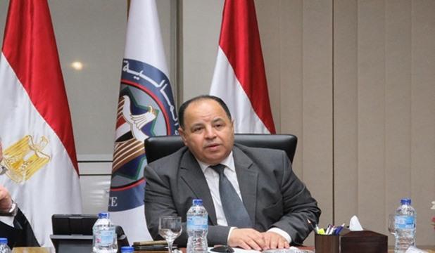 وزير المالية يستعرض الجهود المبذولة لإحكام السيطرة على المنافذ الجمركية