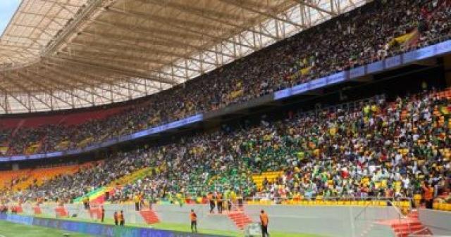 الاعتداء على حافلة الجماهير المصرية بالقرب من ملعب المباراة 