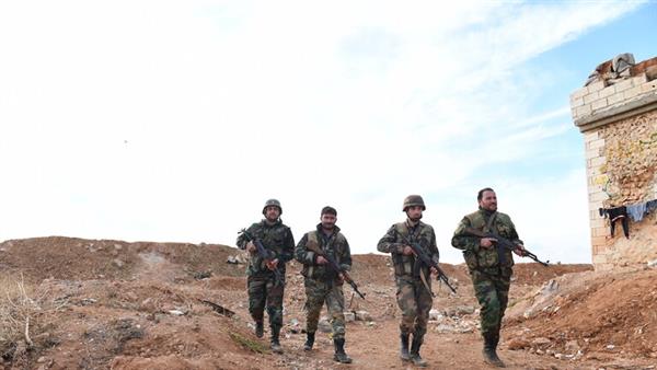 إصابة 12 جنديا سوريّا بقصف وقنص في إدلب واللاذقية