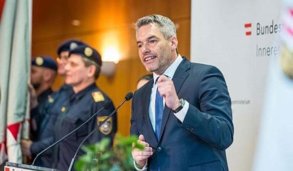 المستشار النمساوي يتضامن مع أسر ضحايا حرب أوكرانيا