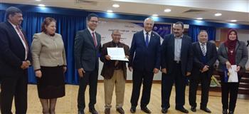 رئيس جامعة بنها : حريصون على التلاحم والتواصل مع الجهاز الإدارى والعاملين